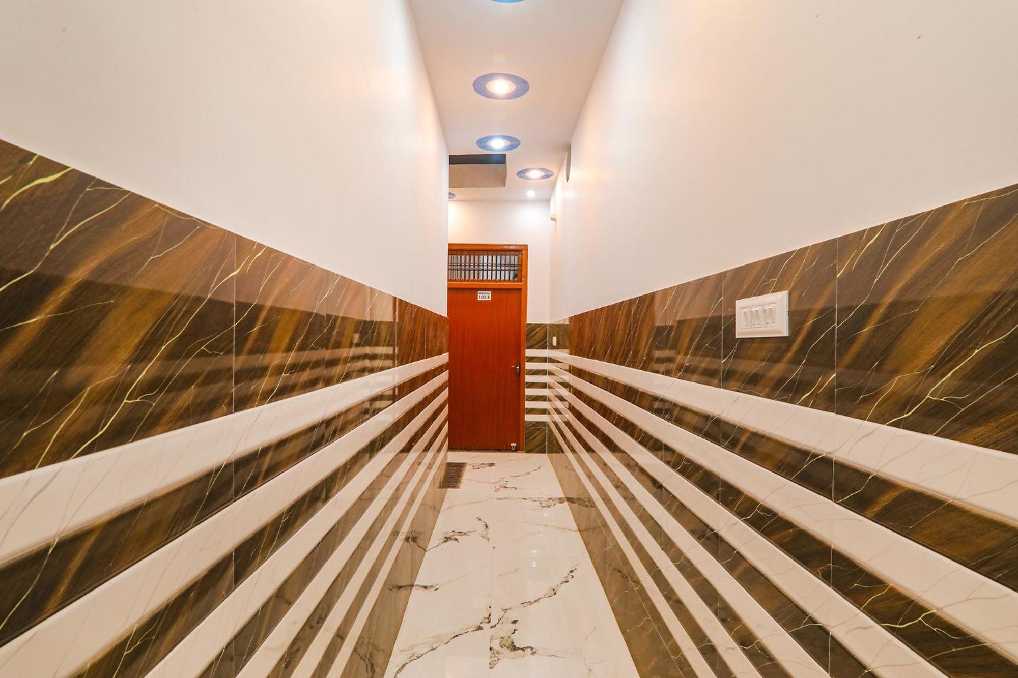 Fabexpress Shree Siya Raman - 500M From Shri Ram Janam Bhumi Hotell Ayodhya Exteriör bild